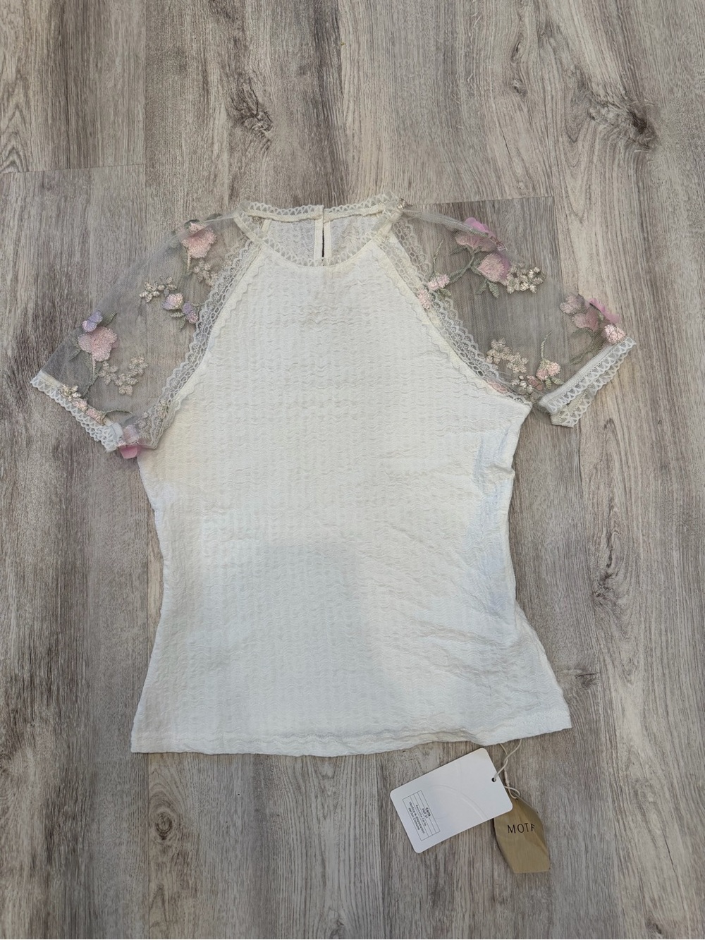 MOTF Small NWT Ivory Floral Embroidered Sheer Sleeve Lace Top